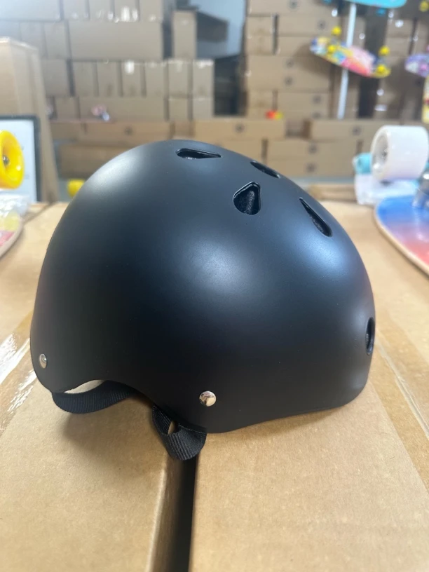 外贸头盔尾货可调节大小