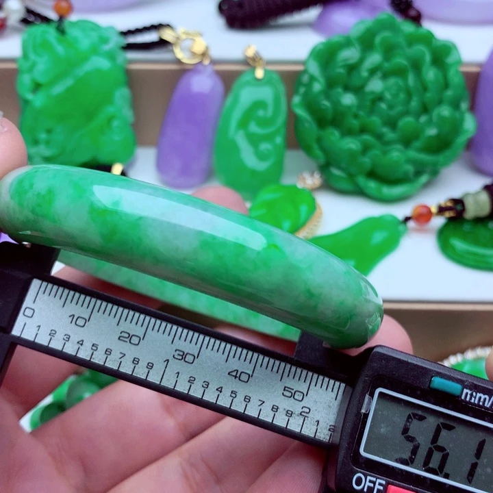 翡翠未镶嵌手镯…．．