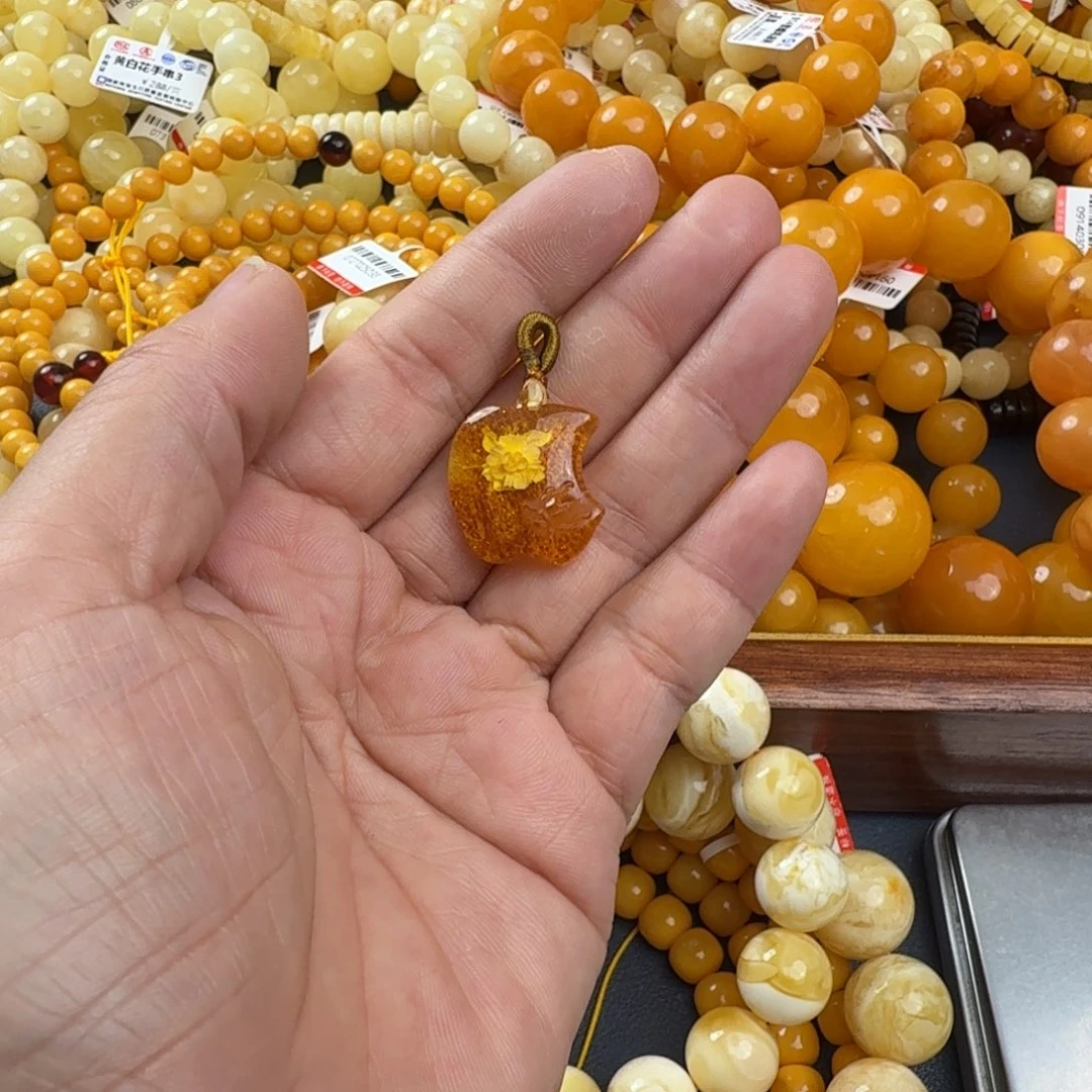 琥珀未镶嵌珠宝奇石