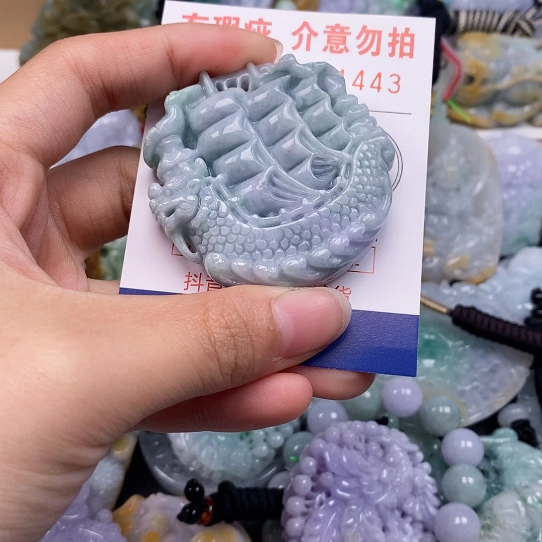 吊坠(不含链)未镶嵌翡翠
