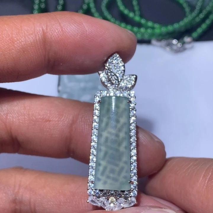翡翠未镶嵌颈饰天然翡翠