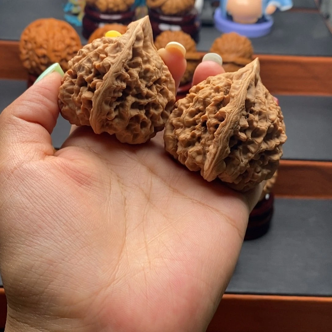 文玩核桃吊坠50王勇官帽