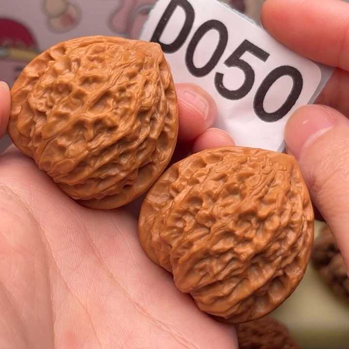 东***庄文玩核桃吊坠050金牛