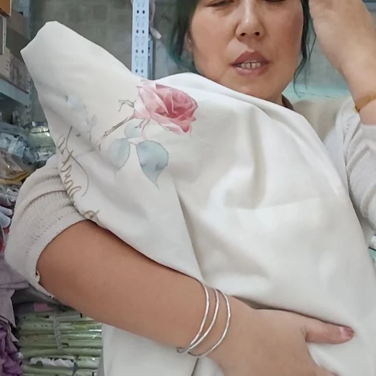 棉高端大床双人四件套，每批花色不一样。