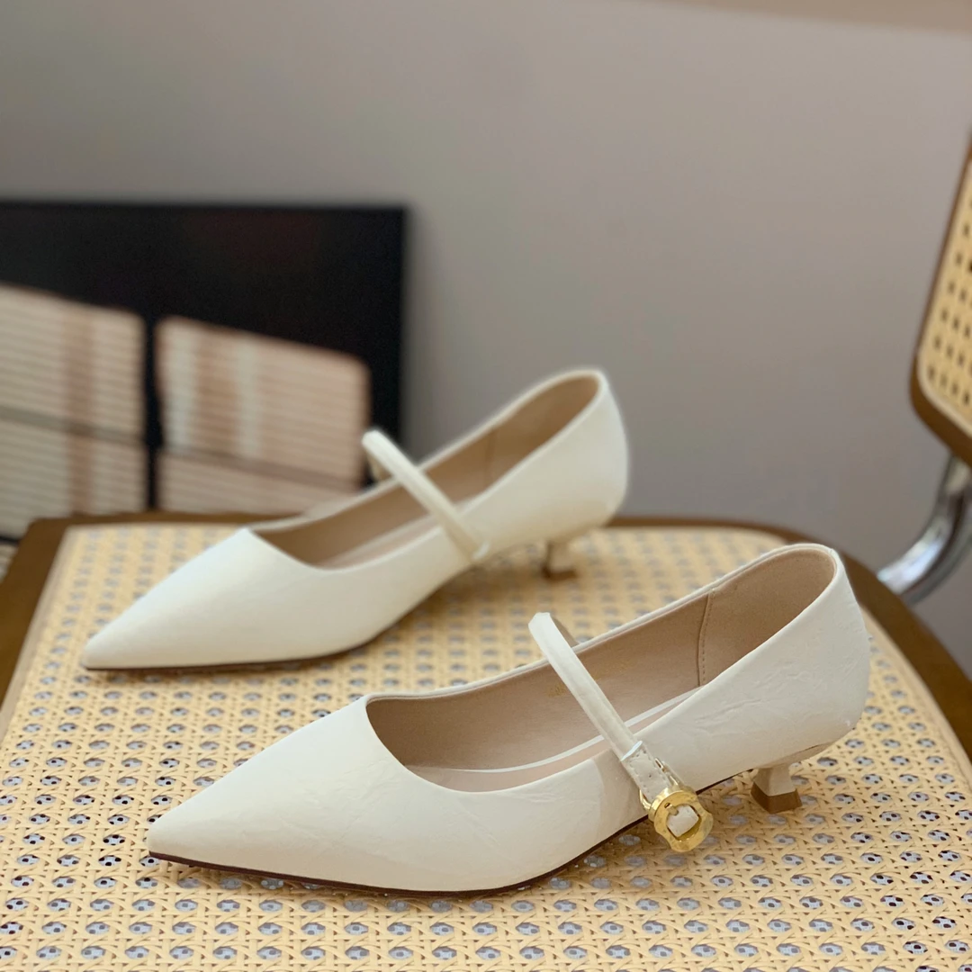尖头气质浅口单鞋女2025春季新款百搭法式通勤高级感扣带粗跟女鞋