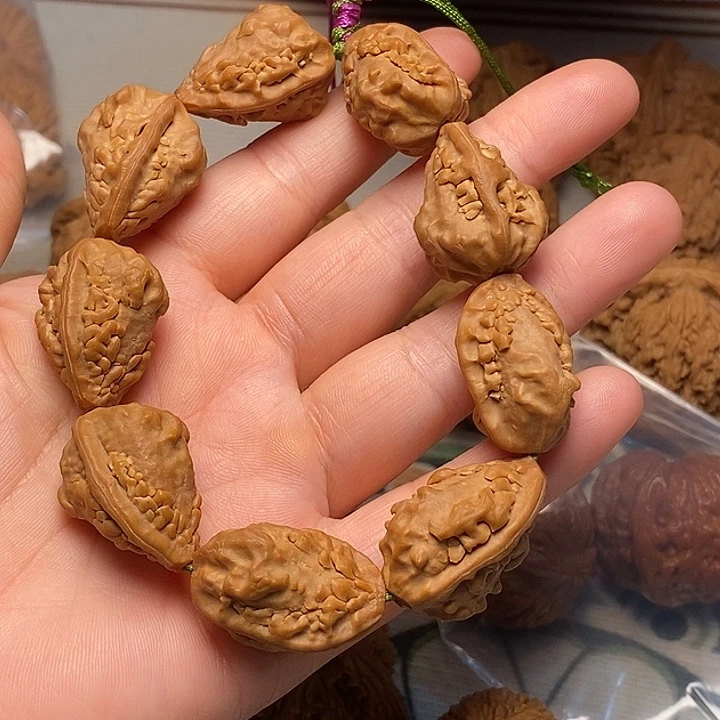 文玩核桃吊坠麒麟尖串