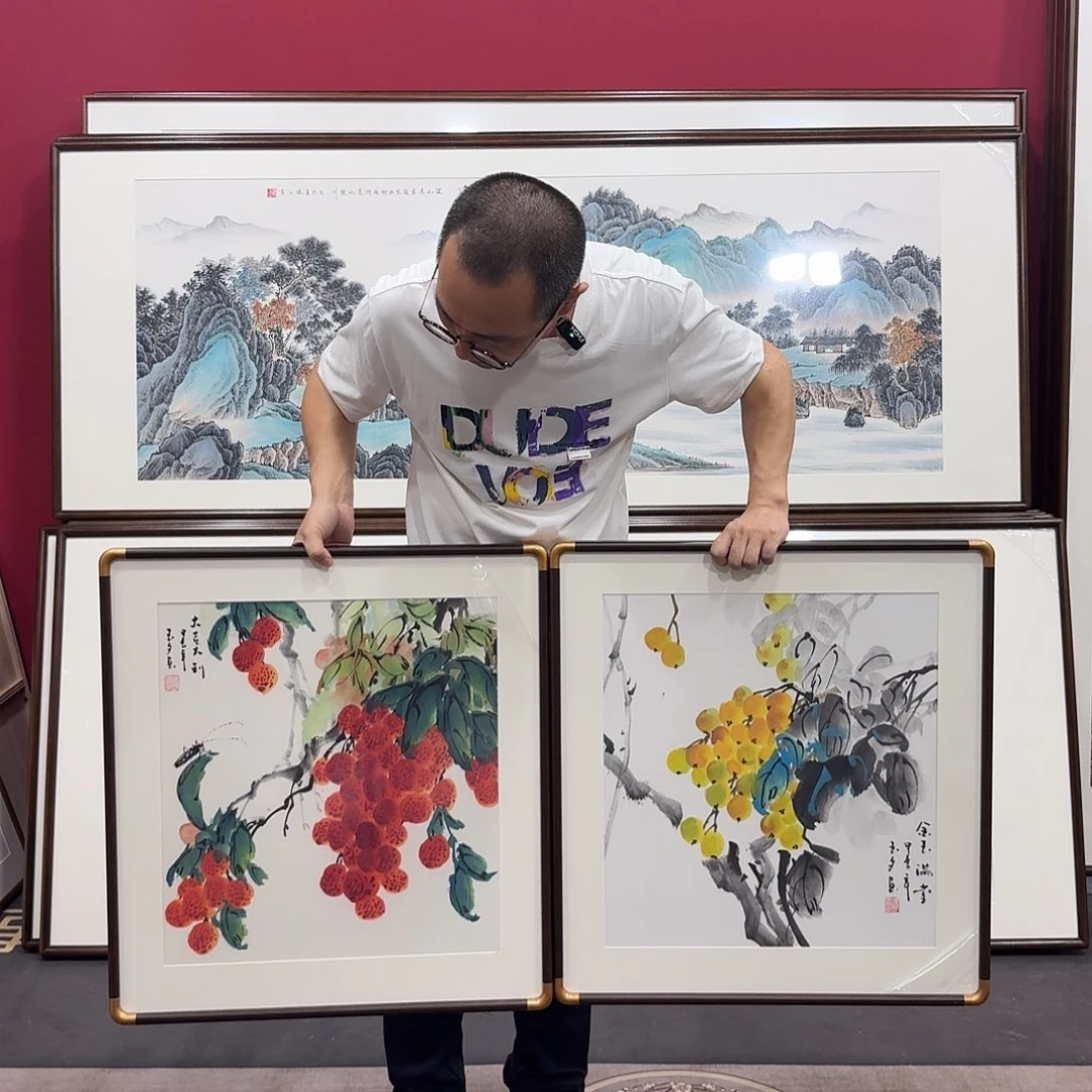 国画带框绘画作品