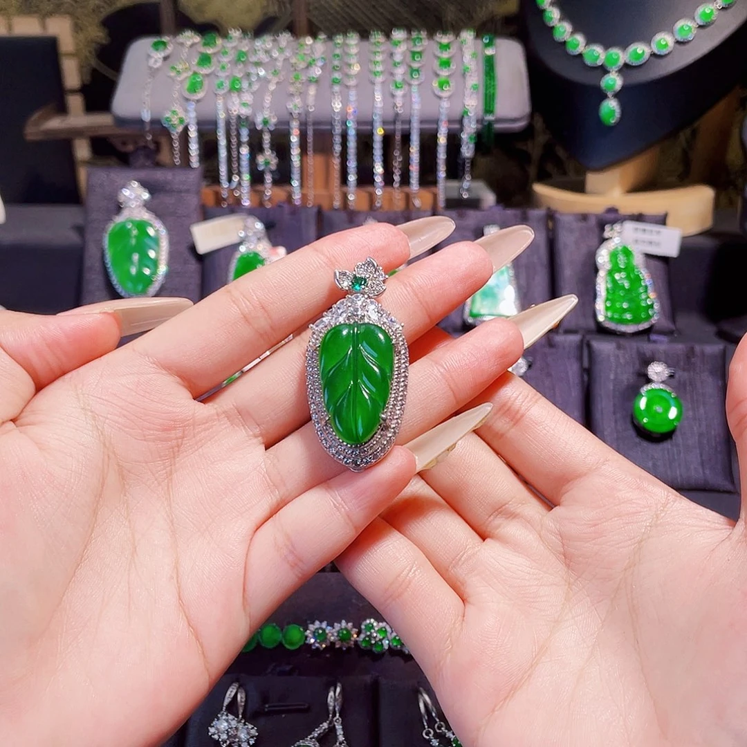 荟***店翡翠银S925镶嵌颈饰叶子