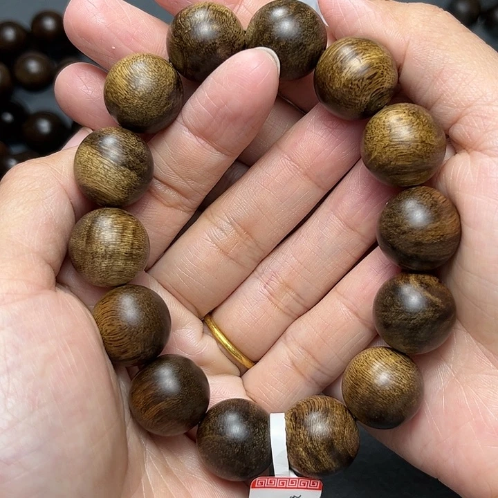 沉香手串白棋留疤