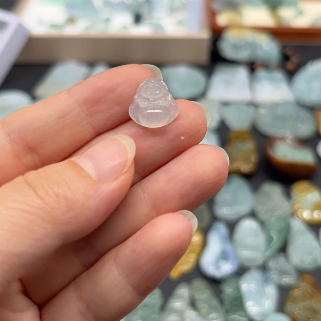 翡翠未镶嵌颈饰佛公