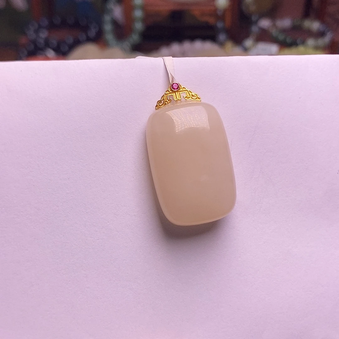 和田玉未镶嵌套链熟藕粉金镶无事牌