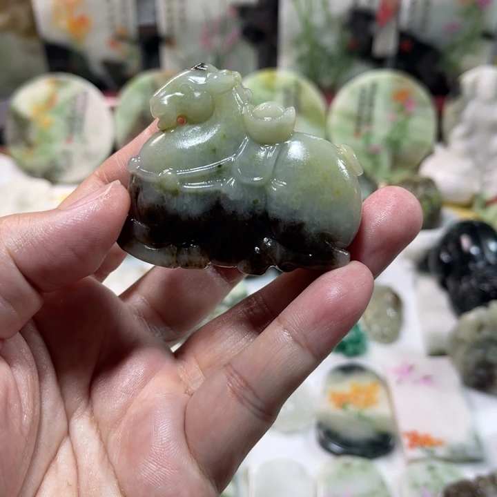 独山玉未镶嵌颈饰