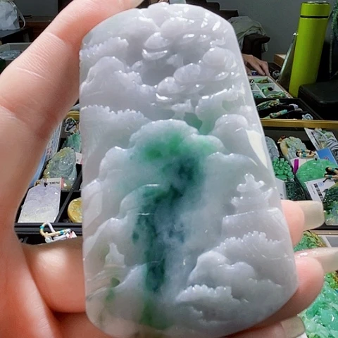 翡翠未镶嵌颈饰一个