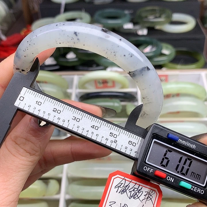 蛇纹石玉手镯未镶嵌510