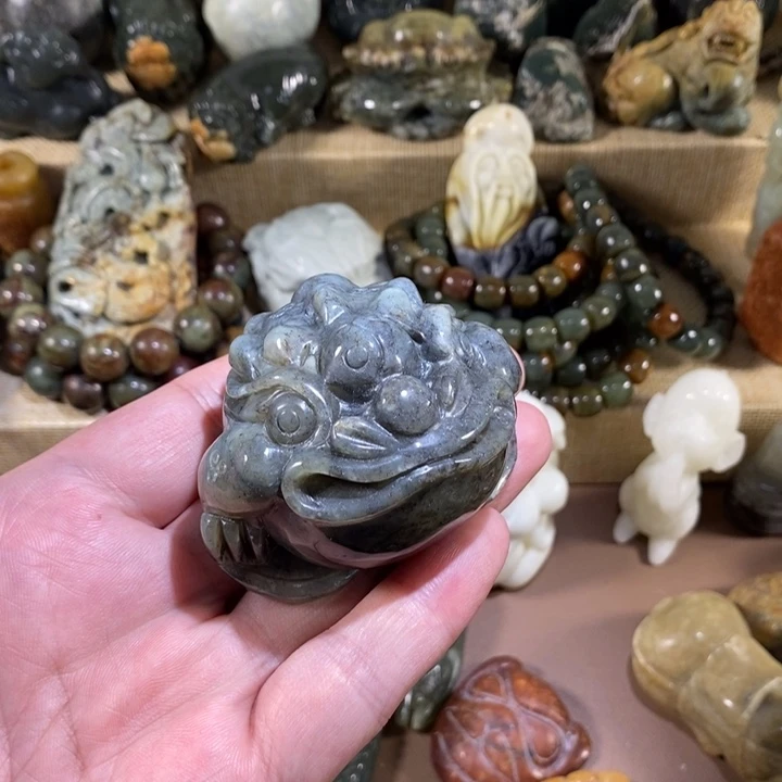 透闪石质玉未镶嵌挂件