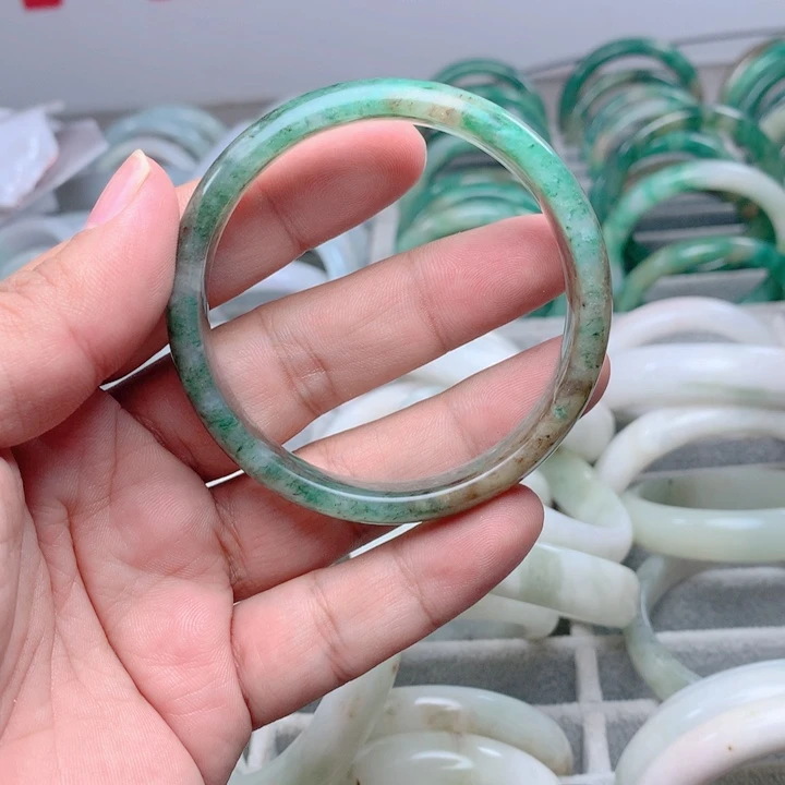 独山玉未镶嵌手镯57+