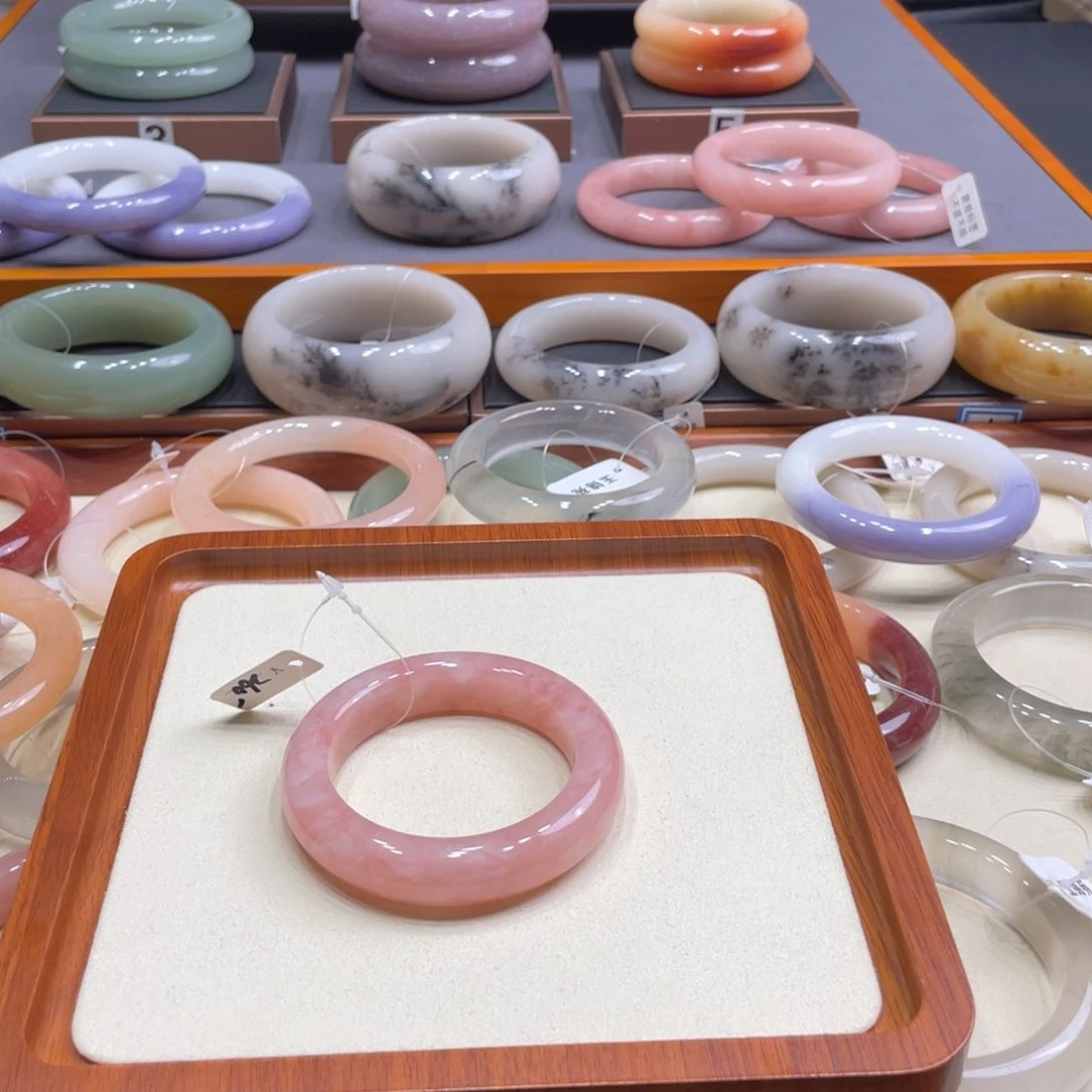 未镶嵌手镯石英质玉林*