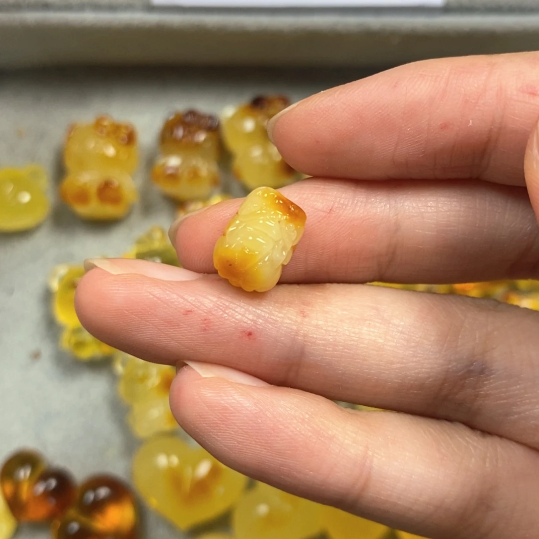 未镶嵌颈饰琥珀c****8貔貅