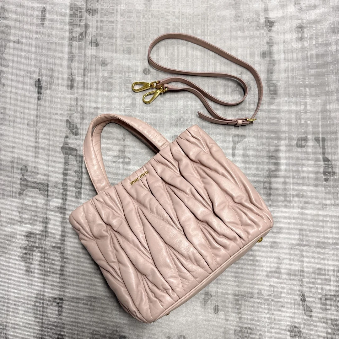 MIU MIU/缪缪 斜挎包 粉色褶皱斜挎包 hz6671/2509