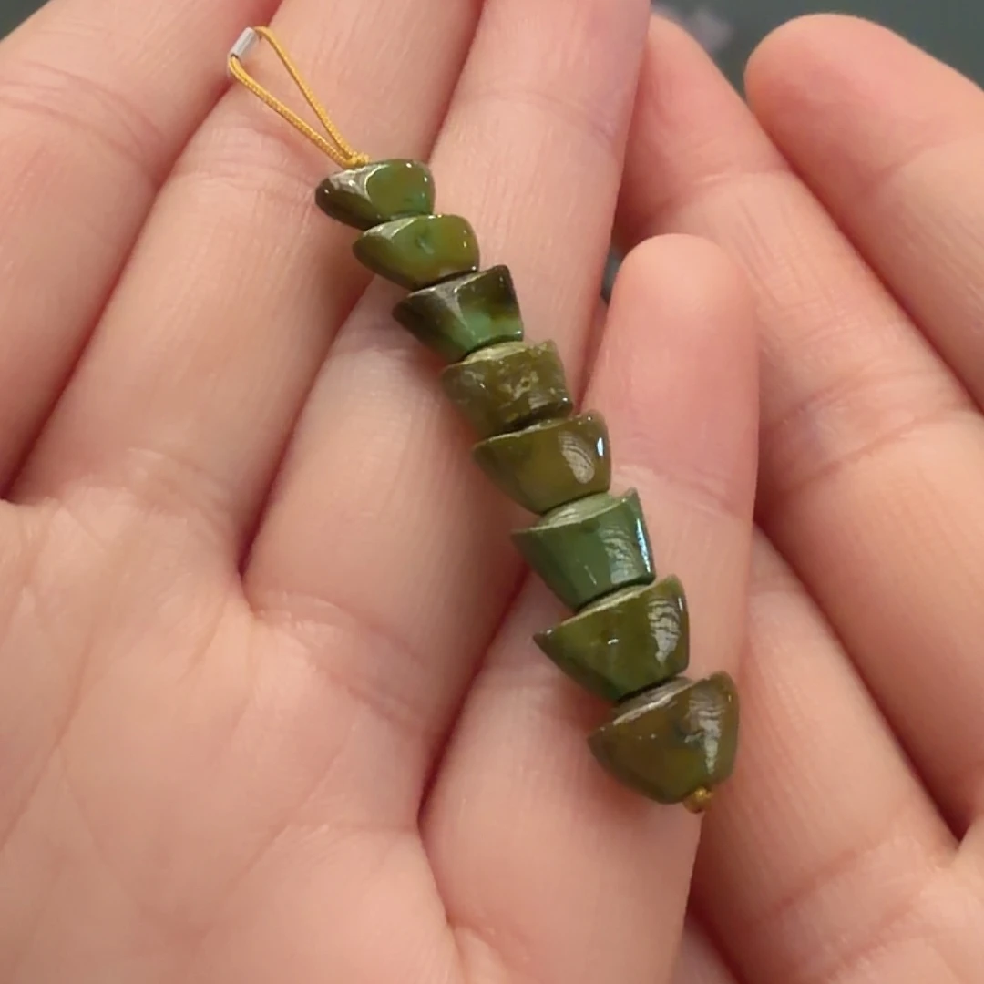 绿松石未镶嵌颈饰