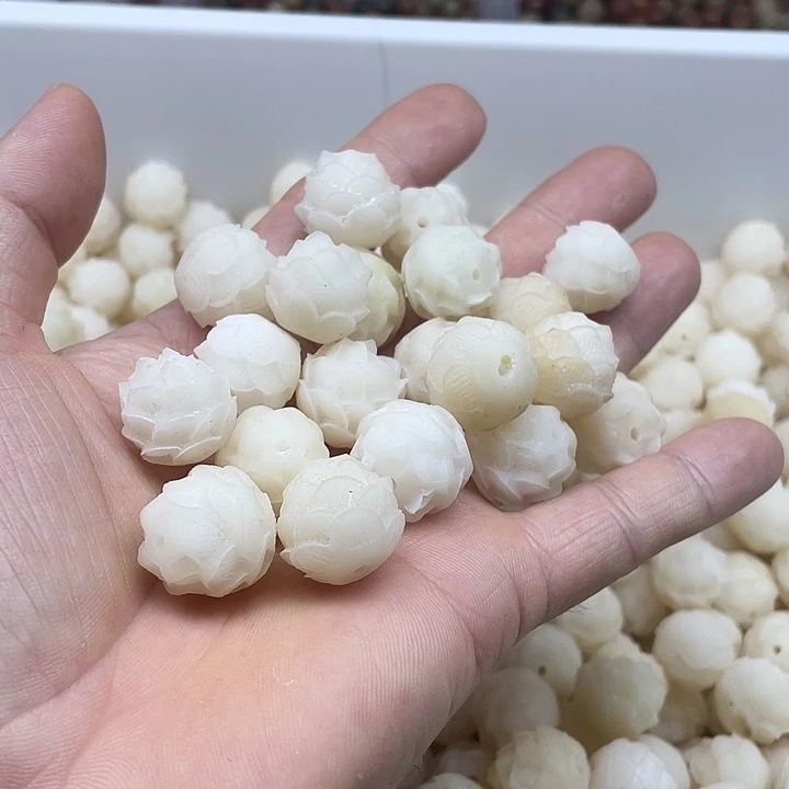 白玉菩提吊坠瑕疵大莲花15颗