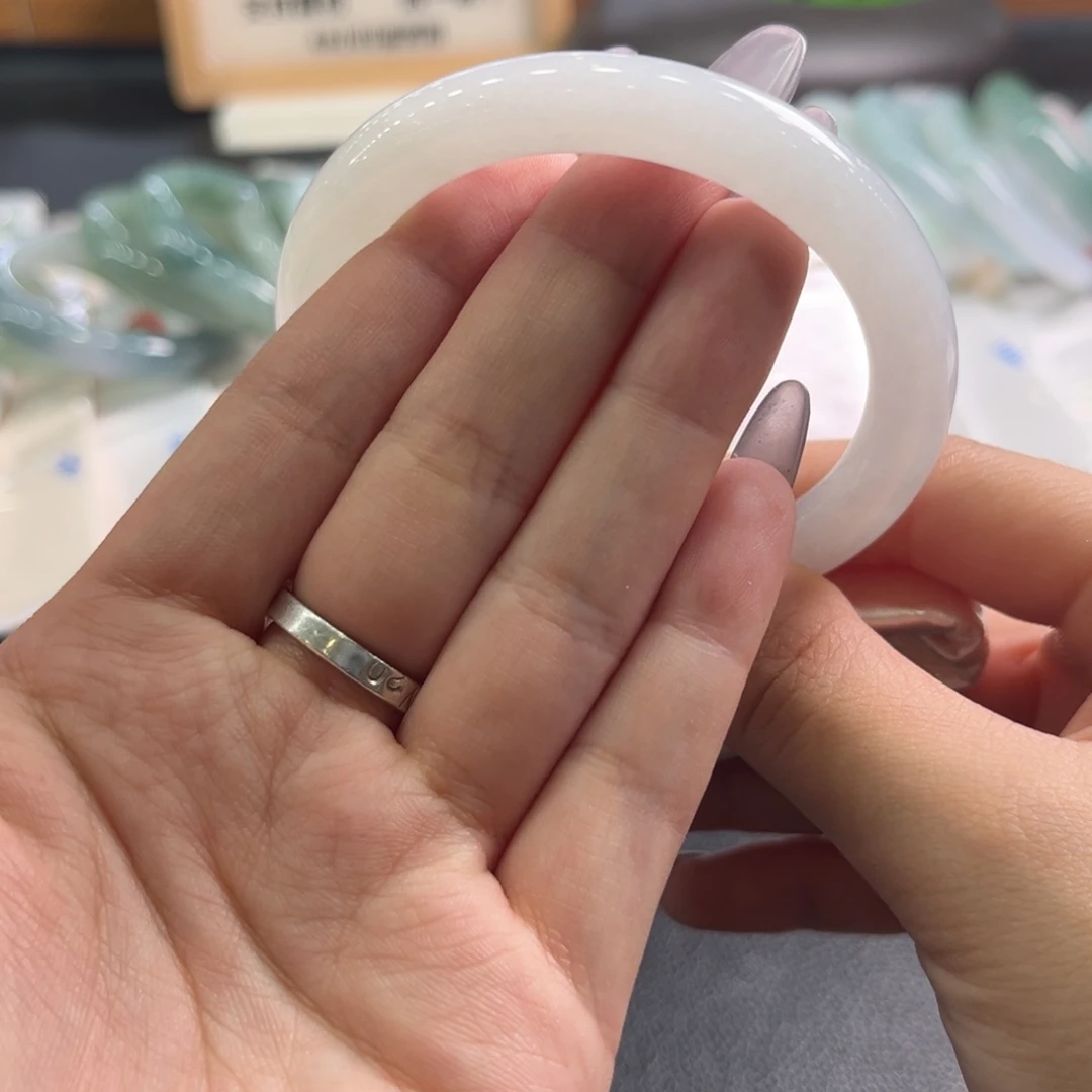 翡翠未镶嵌手镯54圆条白月光