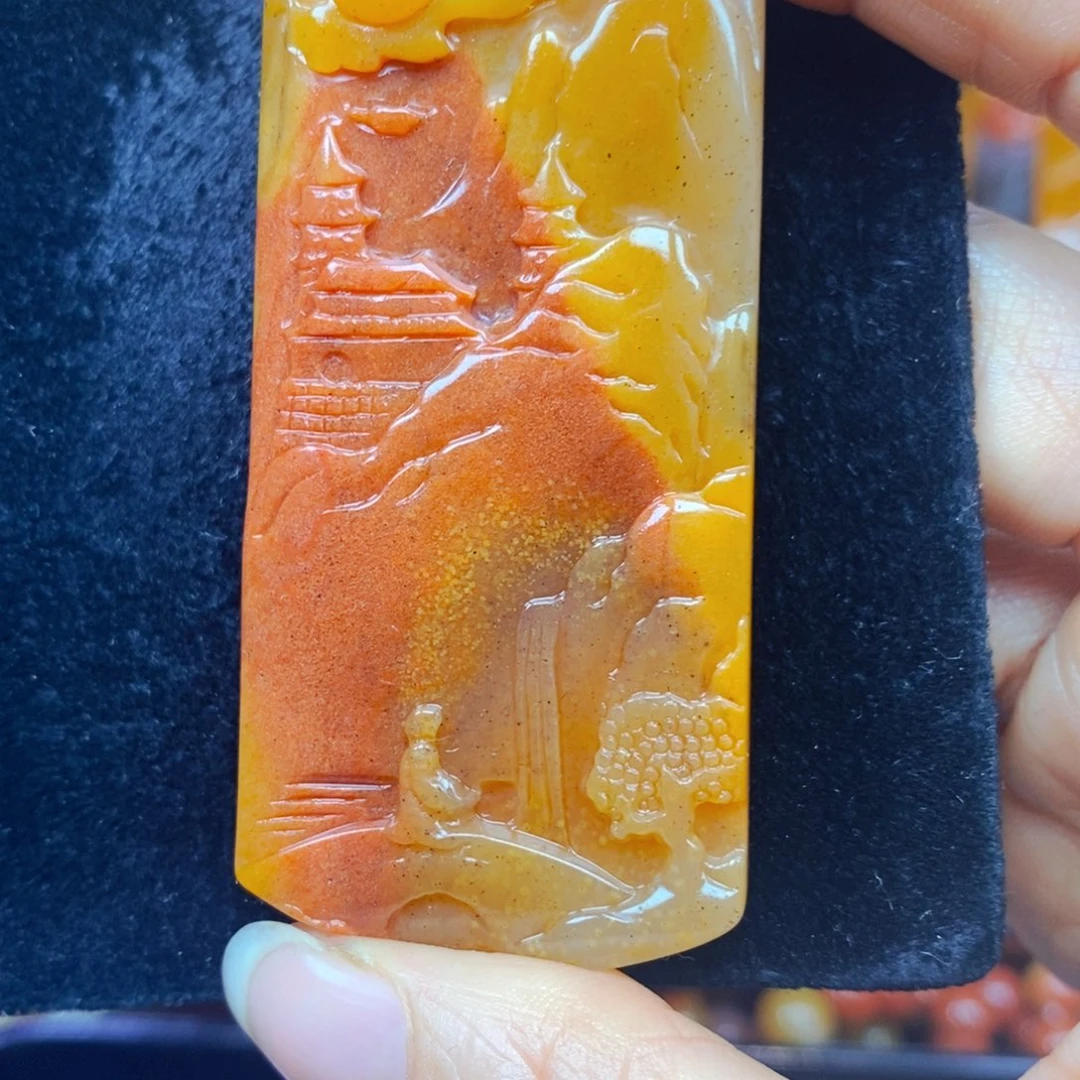 未镶嵌石英质玉（黄龙玉）颈饰