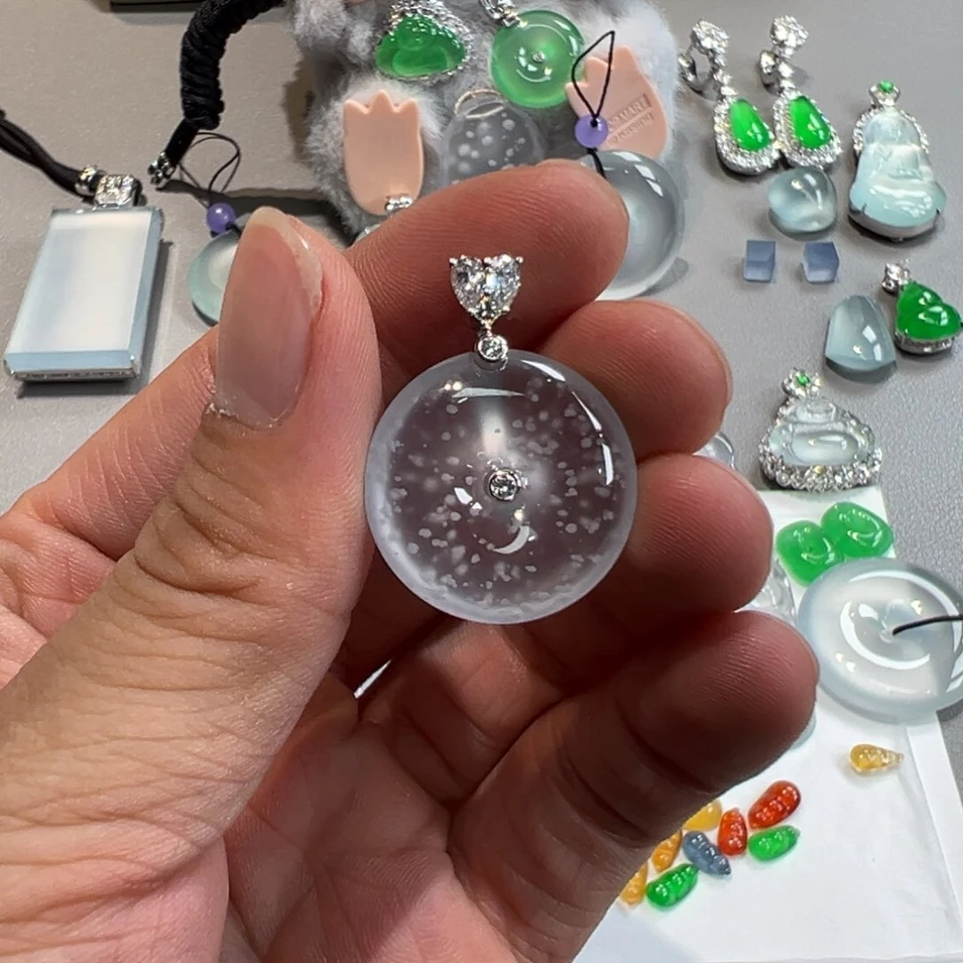 翡翠18K金镶嵌颈饰闪购商品翡翠颈饰18k金镶嵌