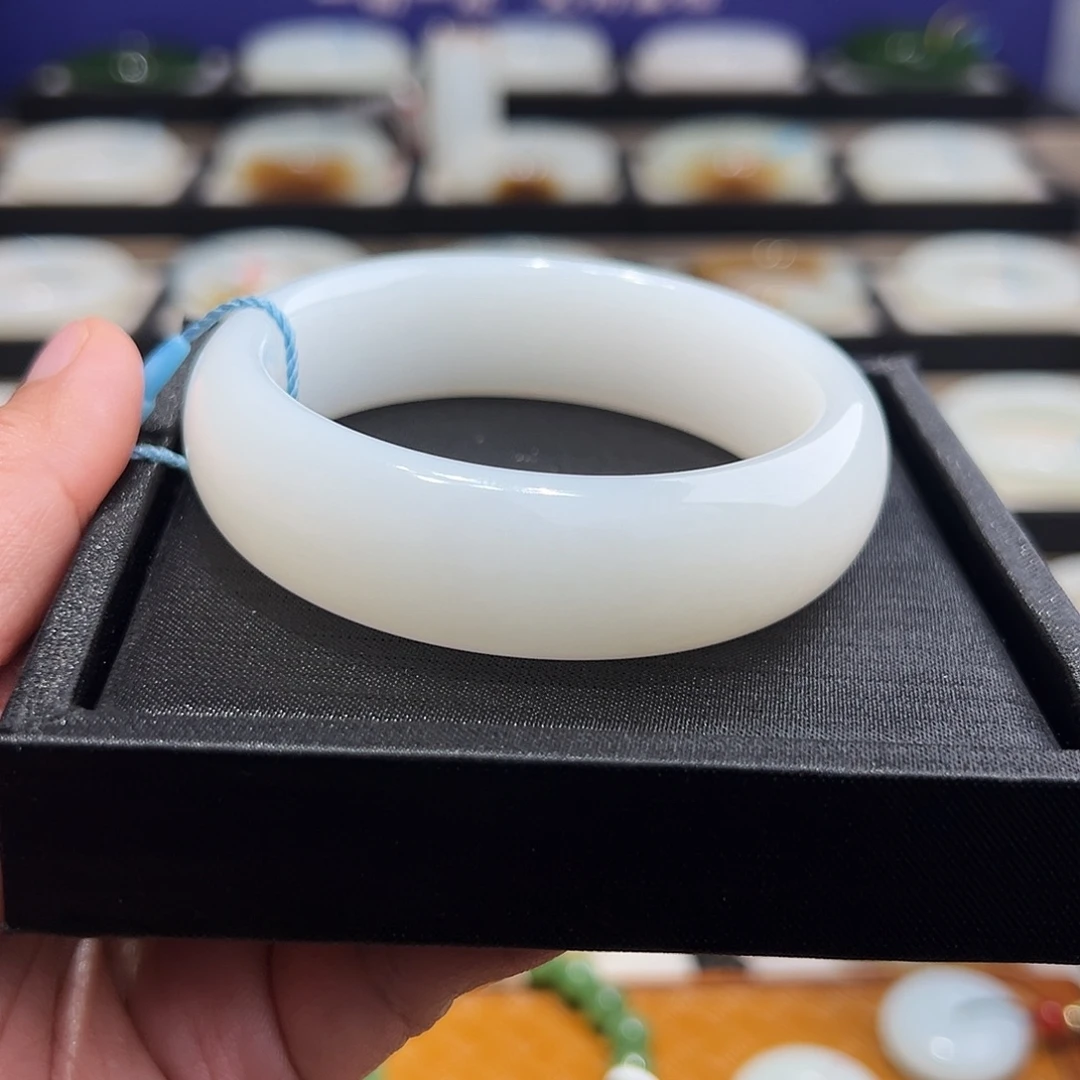 龙***下和田玉未镶嵌手镯