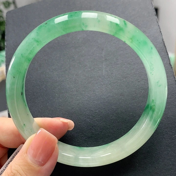 石英质玉手镯未镶嵌躺*