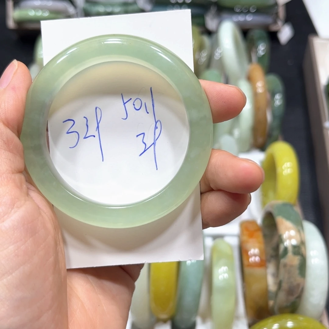 蛇纹石玉未镶嵌手镯梅****)