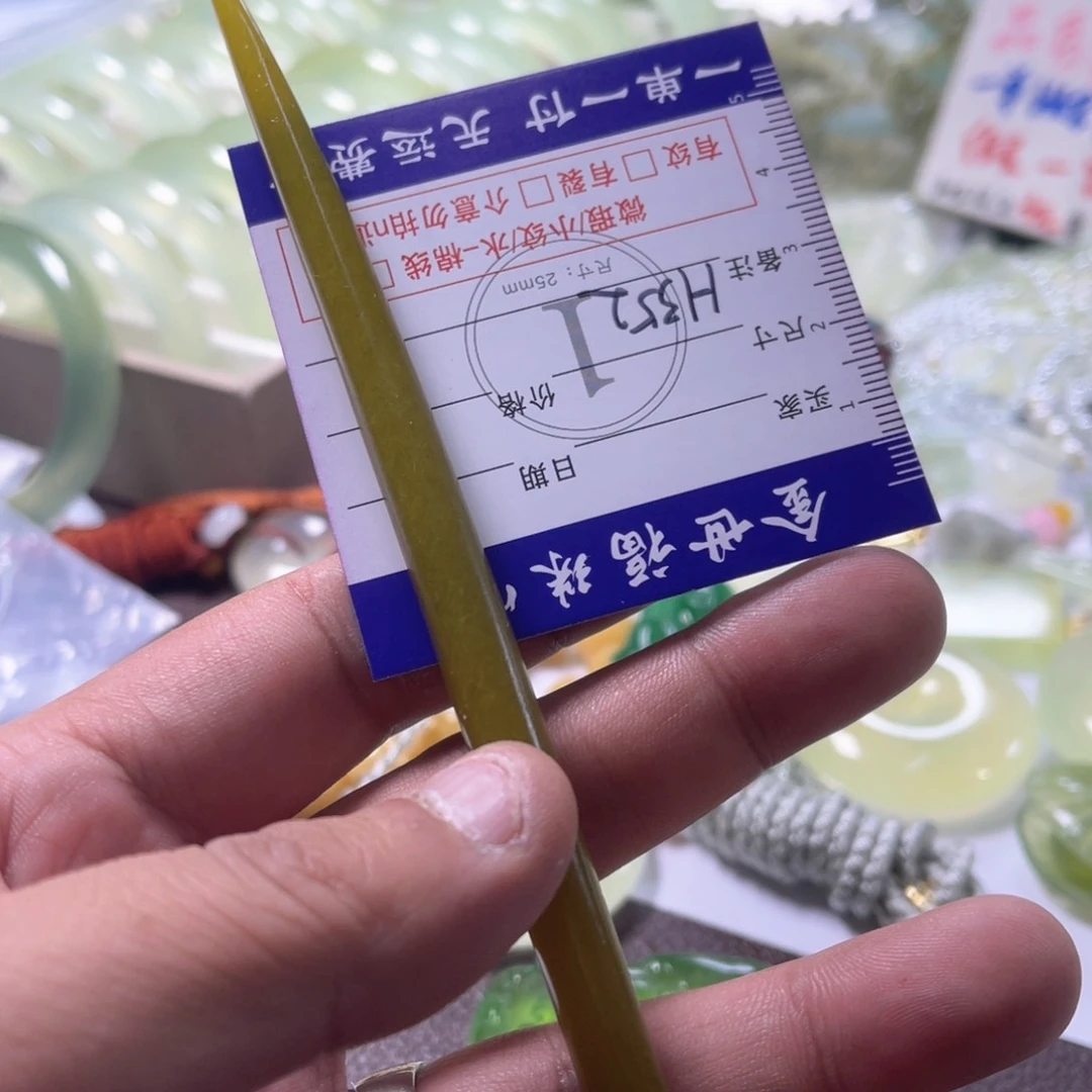 未镶嵌蛇纹石玉颈饰