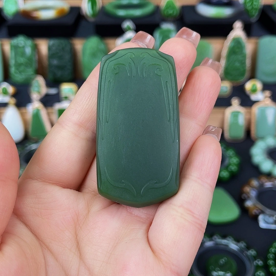 颈饰未镶嵌和田玉（碧玉）辣菠菜绿藏品苏工设计无事牌
