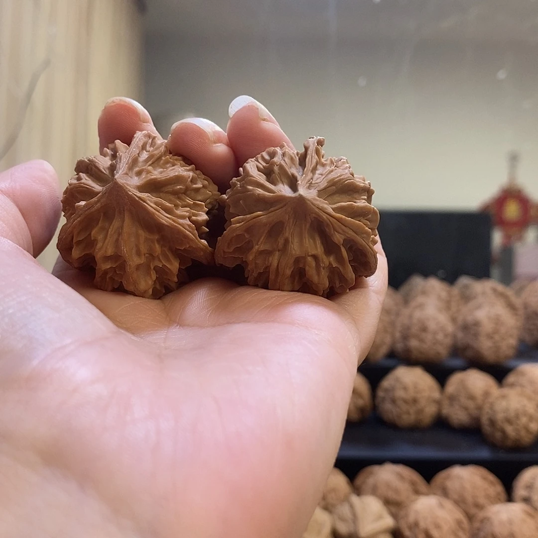 把件文玩核桃岐山三棱有黄