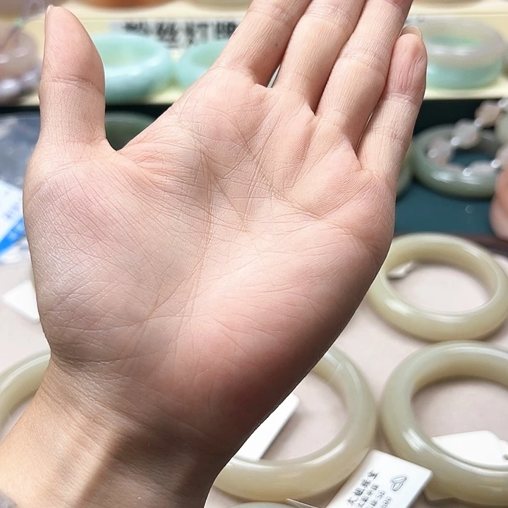 清***字石英质玉手镯未镶嵌