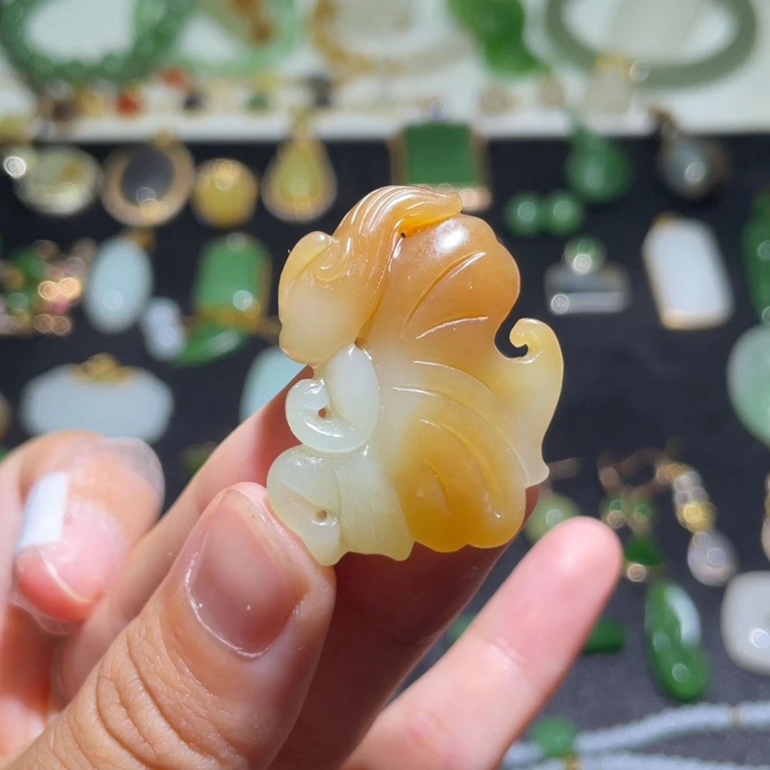 和田玉未镶嵌颈饰新疆且末蝴蝶仙子