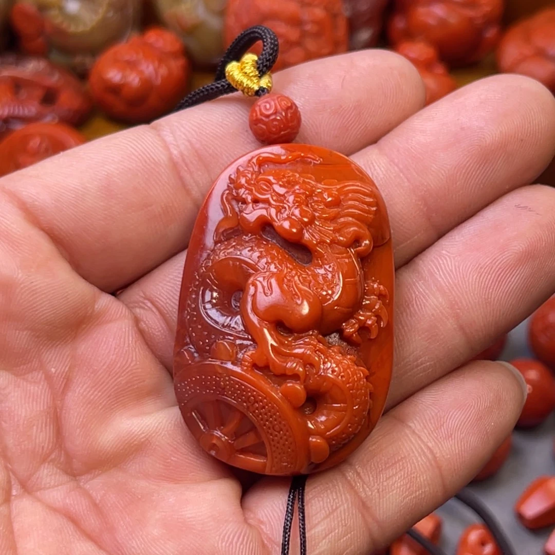 南红玛瑙未镶嵌川料精工龙牌