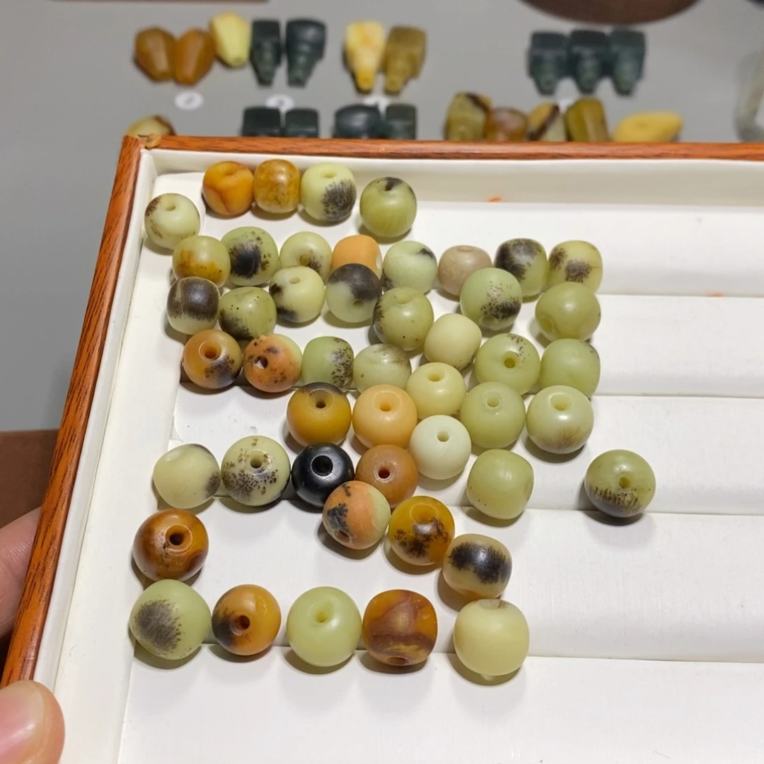 蛇纹石玉未镶嵌颈饰琪**胜