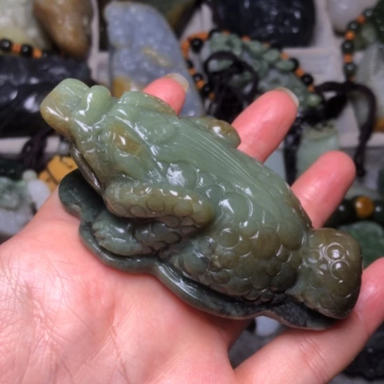 和田玉未镶嵌把件