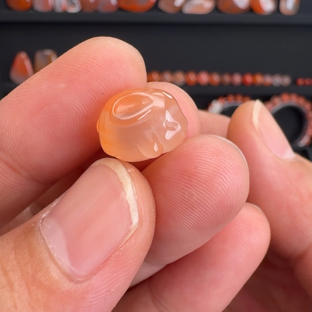 未镶嵌川料南红玛瑙趴趴兔