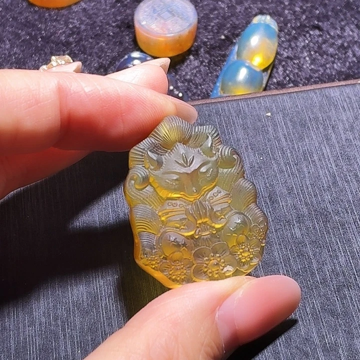 琥珀颈饰未镶嵌吊