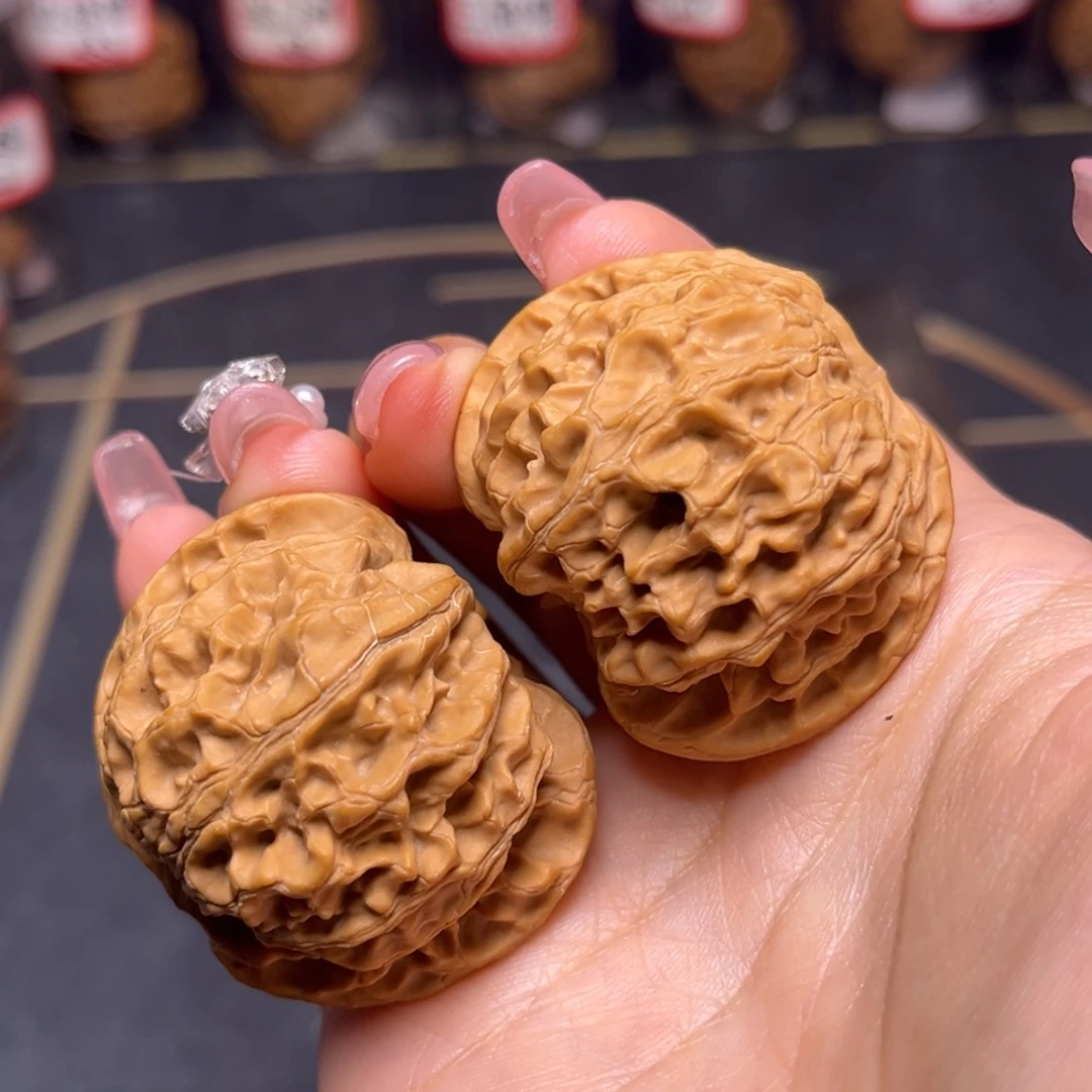 胖****文玩核桃吊坠苹果园