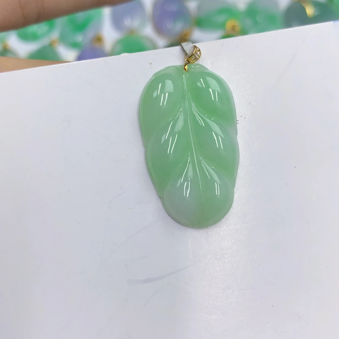 翡翠18K金镶嵌颈饰翡翠