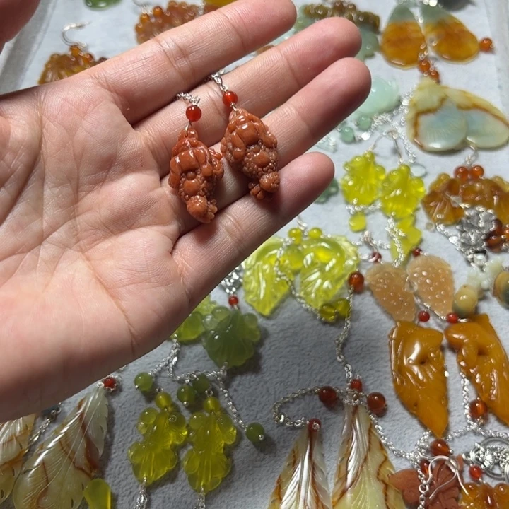 蛇纹石玉合金吊坠