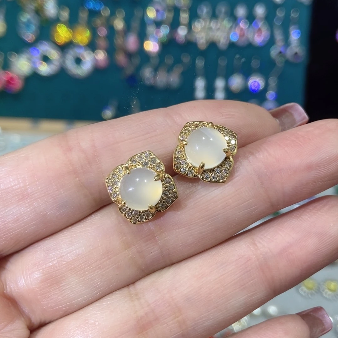 66锆石（处理）耳钉