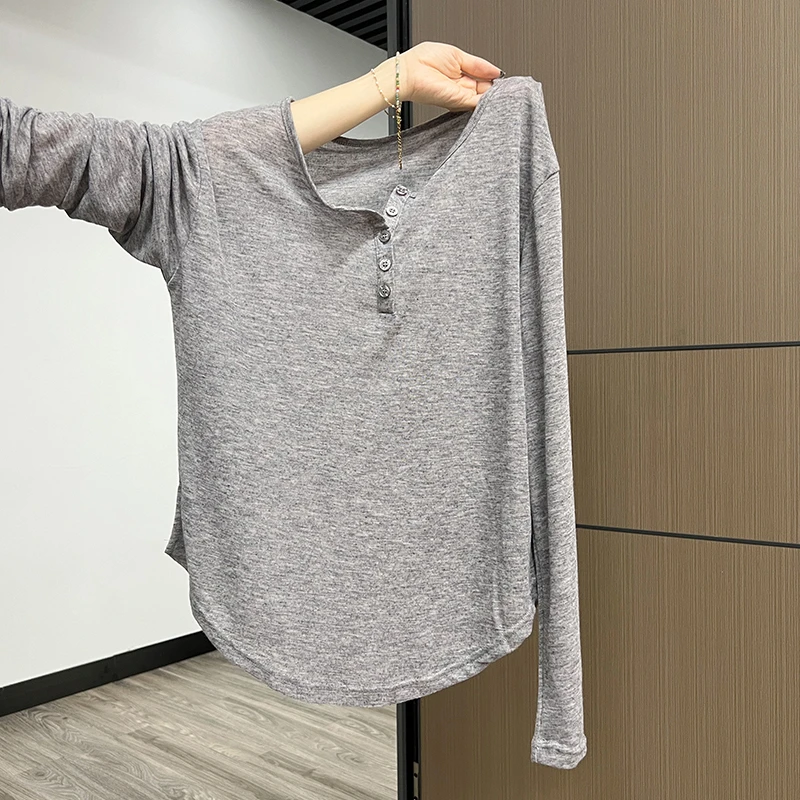 小婉薇灰色半开领纽扣微透防晒罩衫长袖秋季宽松显瘦弧形下摆上衣
