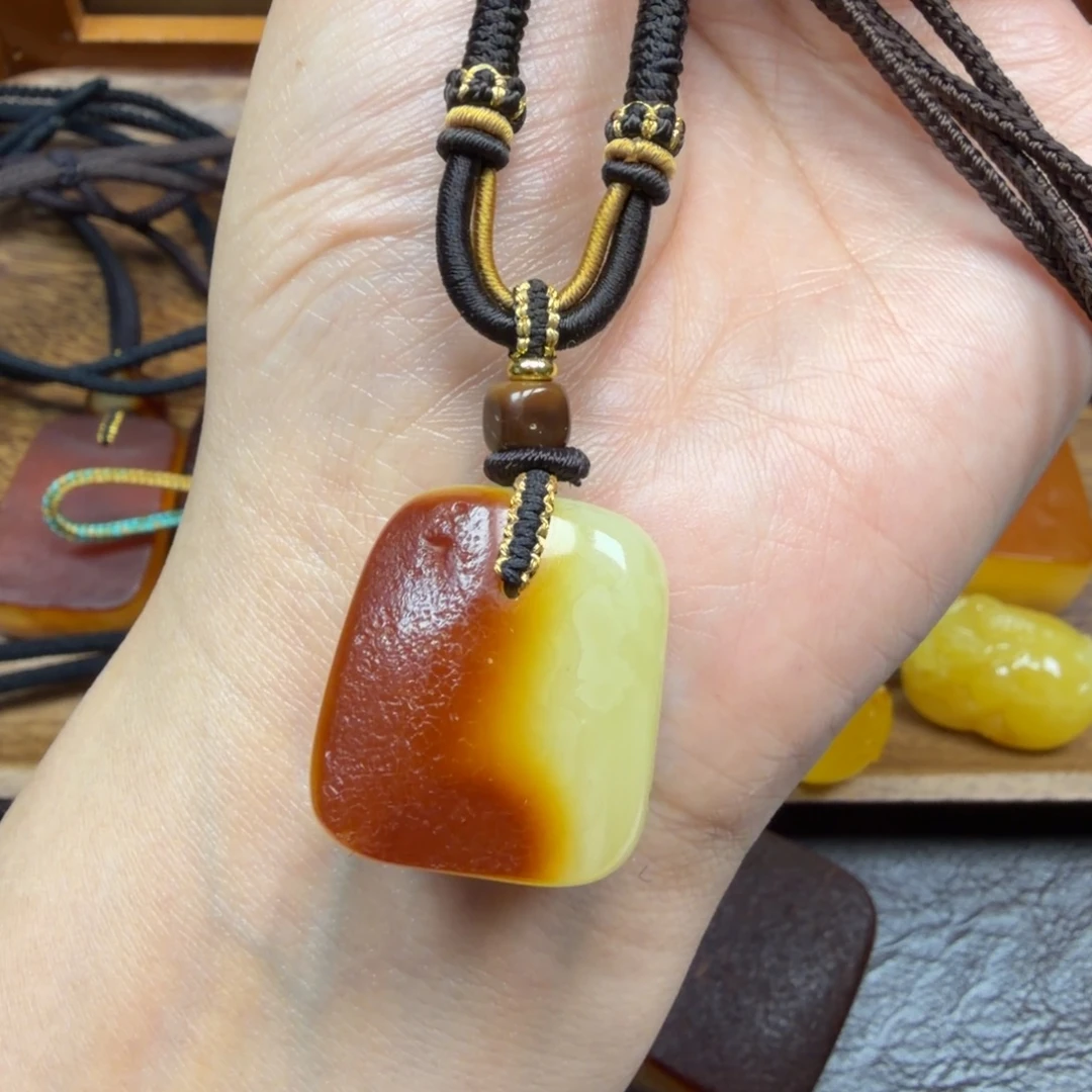 琥珀未镶嵌吊坠(赠链)
