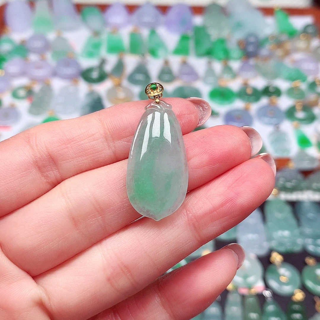 翡翠颈饰18K金镶嵌天然翡翠A货