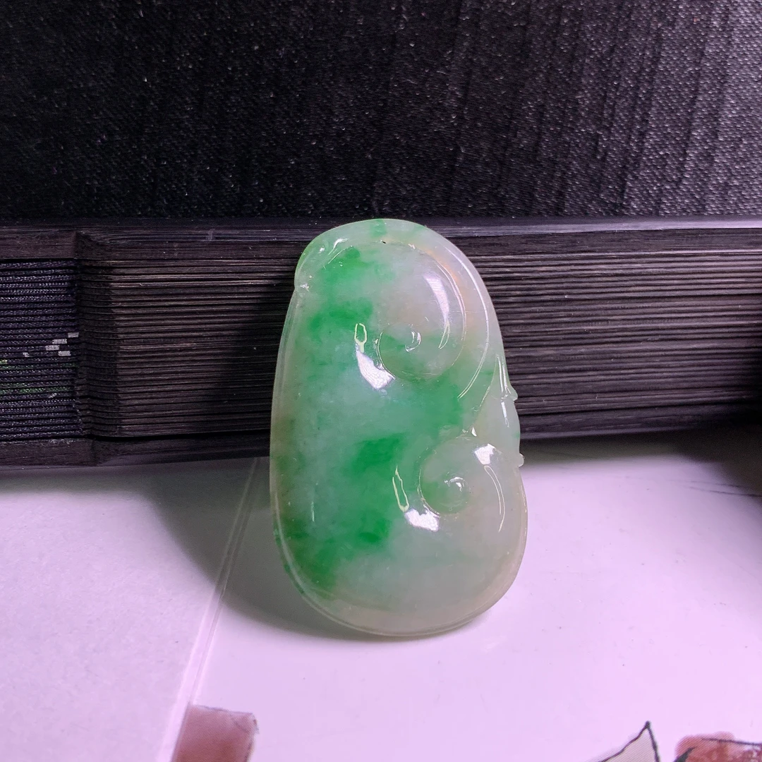 大个水润辣色如意项坠