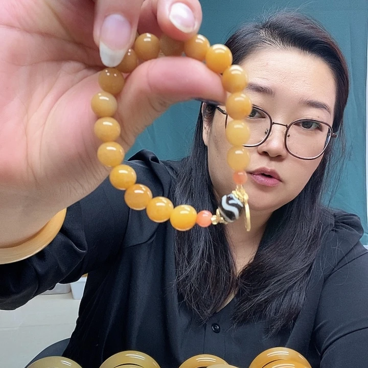 未镶嵌石英质玉（黄龙玉）手链